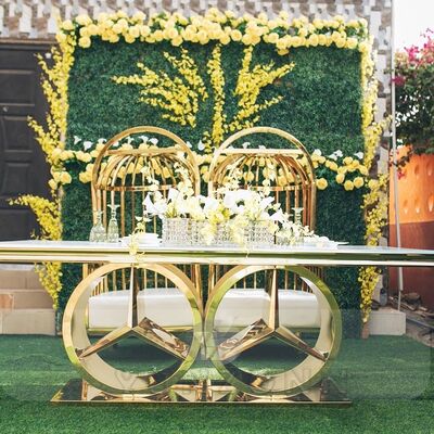 Καλή τιμή Σύγχρονο στυλ ανοξείδωτο ατσάλινο πλαίσιο γαμήλιο τραπέζι νέο εξωτερικό ξενοδοχειακό έπιπλο με γυαλί και MDF για πάρτι και εκδηλώσεις σε απευθείας σύνδεση